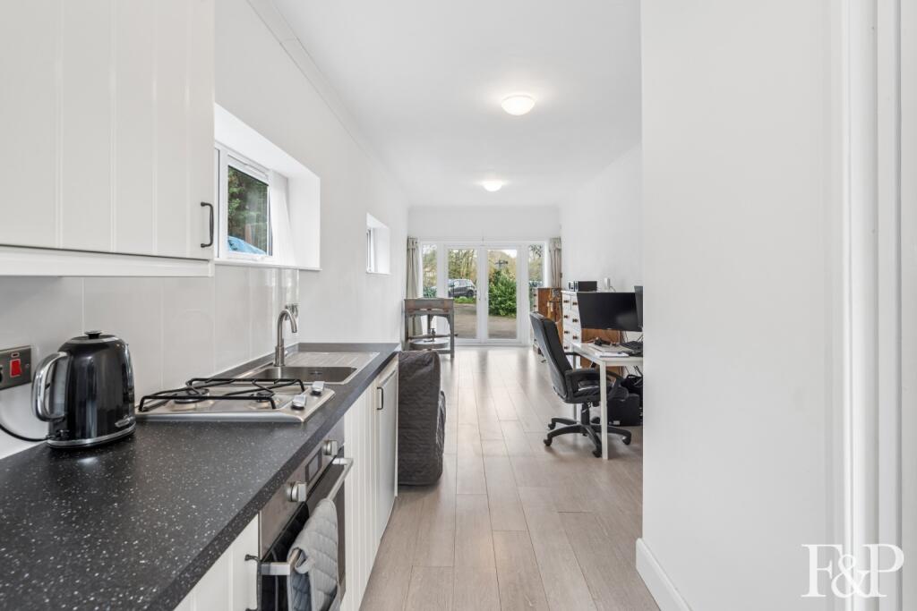 Ouseley Road, Old Windsor - Image 10