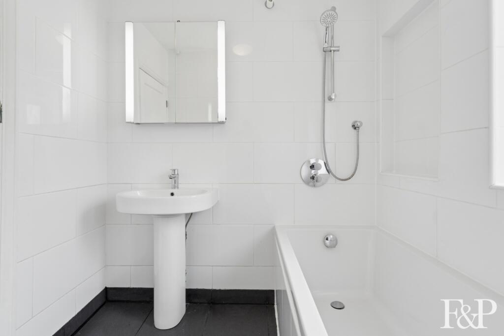 Ouseley Road, Old Windsor - Image 11