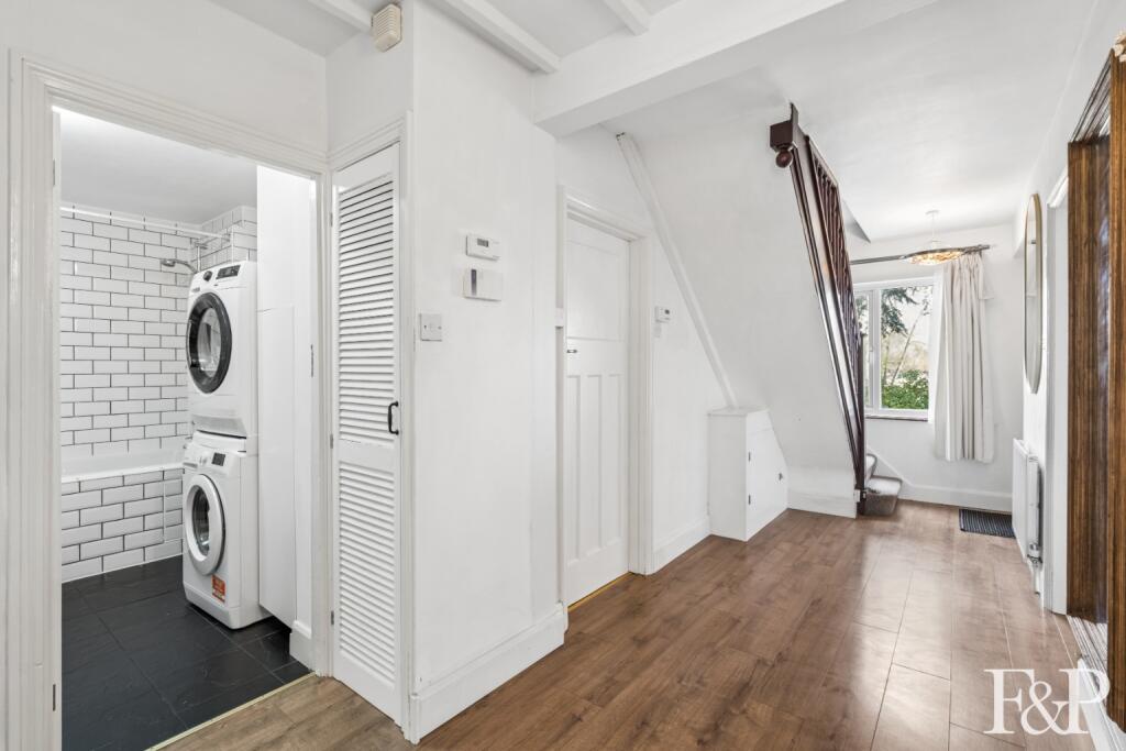 Ouseley Road, Old Windsor - Image 12