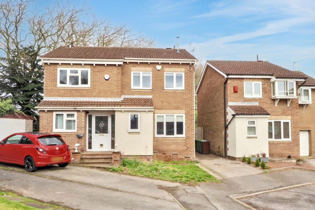 View property at 24 Gunn Close, Nottingham NG6 7DY