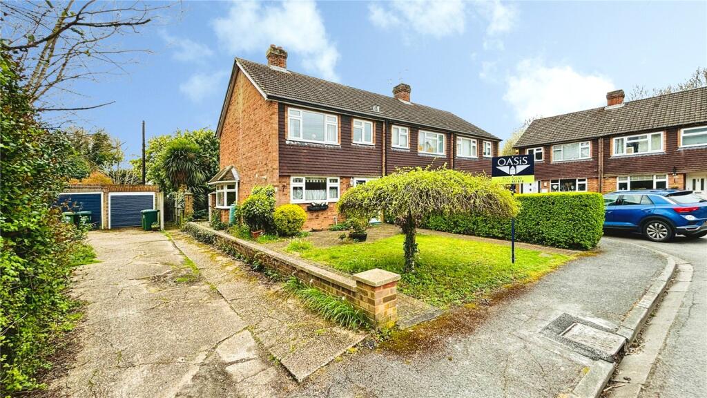 View property at Yeoveney Close, Moor Lane, Staines-upon-Thames, Surrey, TW19