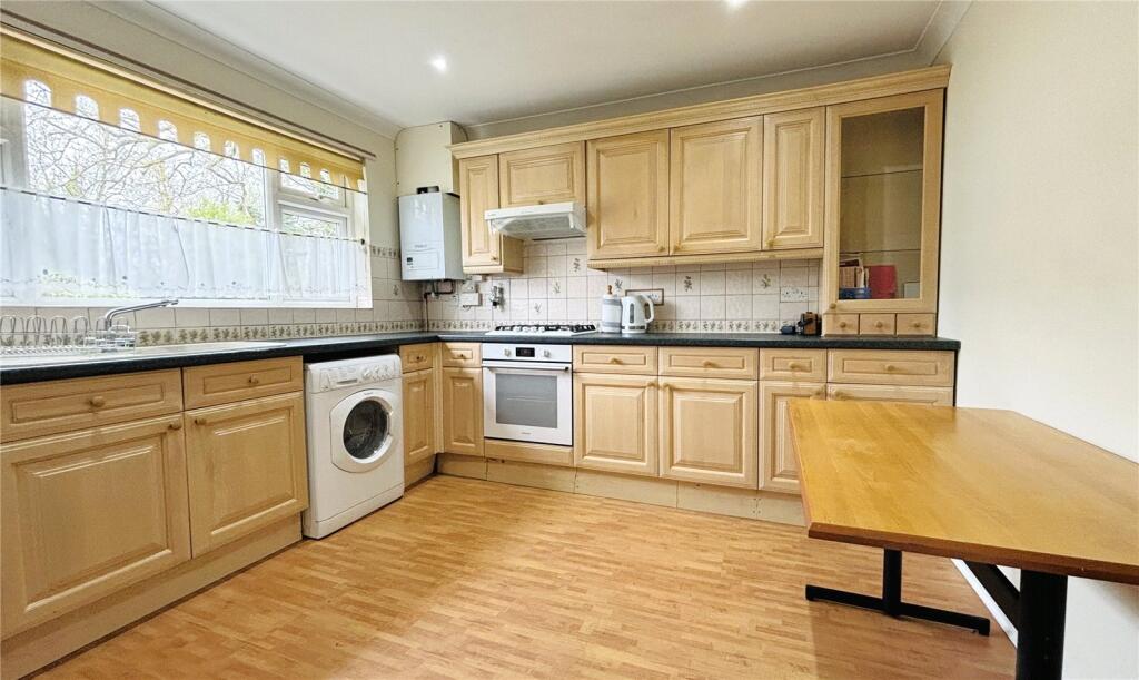 Yeoveney Close, Moor Lane, Staines-upon-Thames, Surrey, TW19 - Image 2