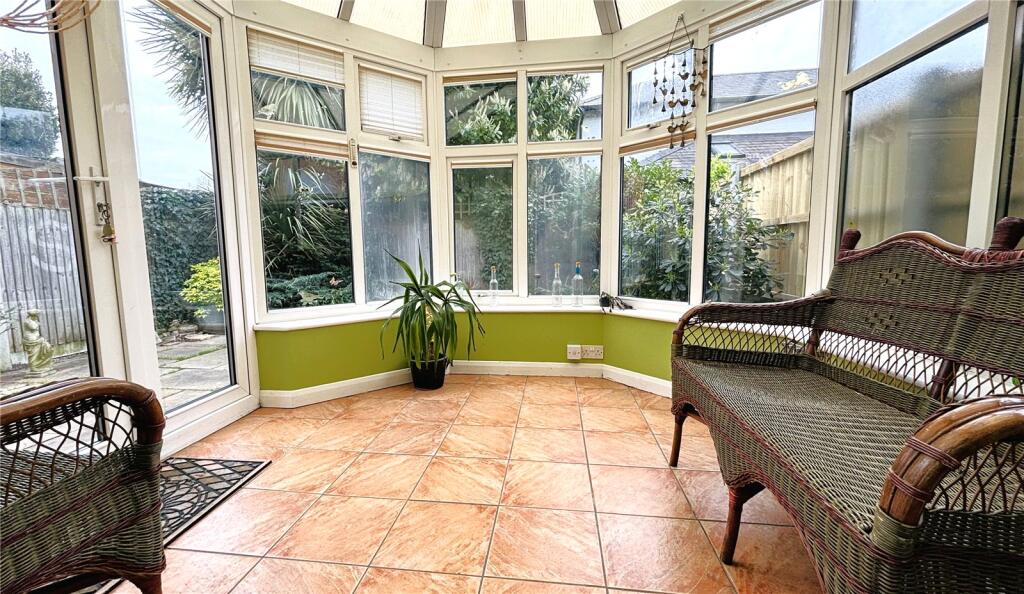 Yeoveney Close, Moor Lane, Staines-upon-Thames, Surrey, TW19 - Image 4