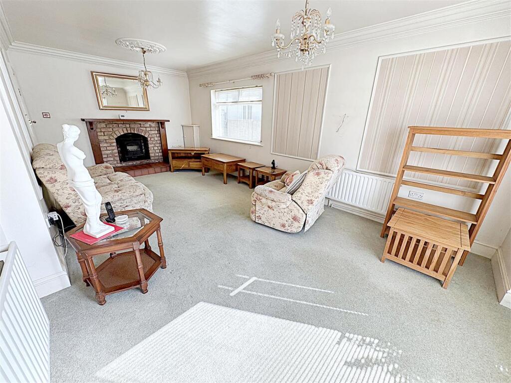 Sea Dyke Way, Marshchapel, Grimsby, Lincs, DN36 5UZ - Image 10