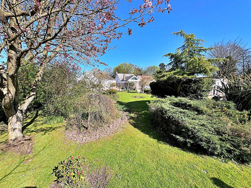 Sea Dyke Way, Marshchapel, Grimsby, Lincs, DN36 5UZ - Image 3