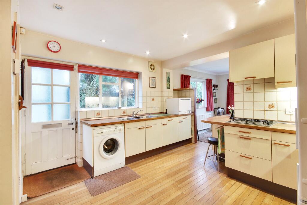 Ridlands Lane, Oxted, Surrey, RH8 - Image 4