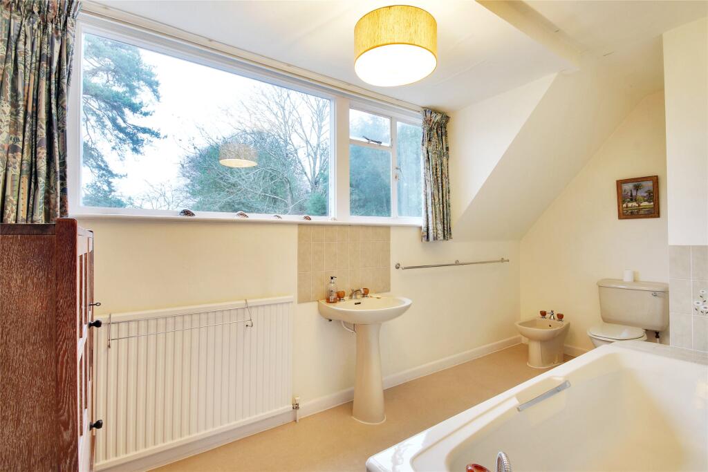 Ridlands Lane, Oxted, Surrey, RH8 - Image 8