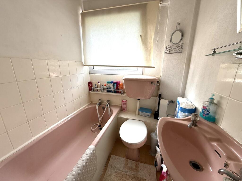 Angel Mead, Woolhampton, Reading, Berkshire, RG7 - Image 10