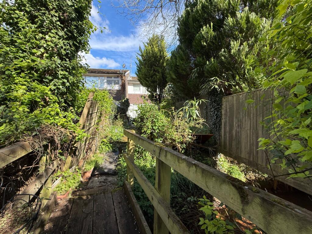 Angel Mead, Woolhampton, Reading, Berkshire, RG7 - Image 5