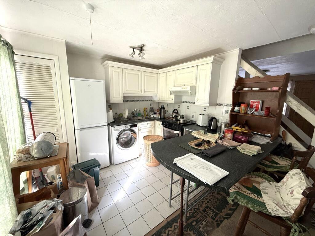 Angel Mead, Woolhampton, Reading, Berkshire, RG7 - Image 8