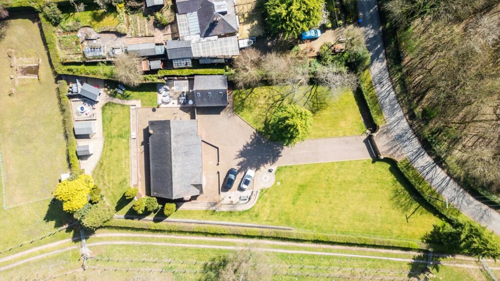 Woodside Lodge, Ramshorn, Oakamoor, Staffordshire. - Image 40