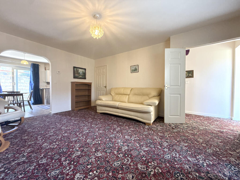 Ynyslwyd Close, Aberdare, Rhondda Cynon Taf - Image 3