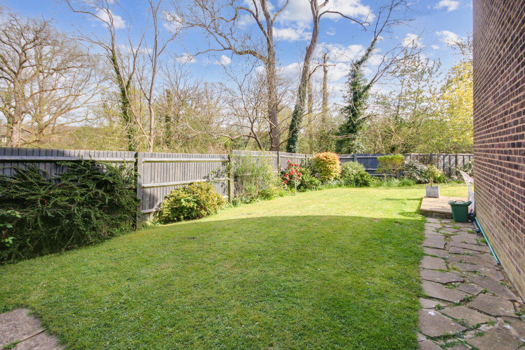 Sycamore Drive, East Grinstead, West Sussex - Image 12