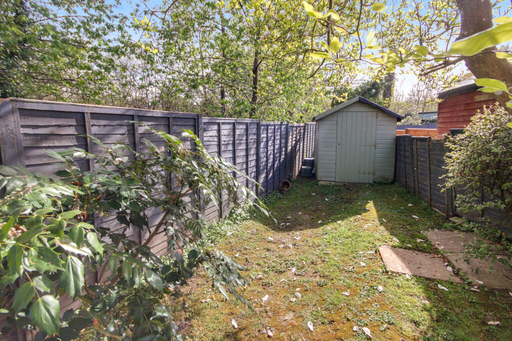 Sycamore Drive, East Grinstead, West Sussex - Image 15