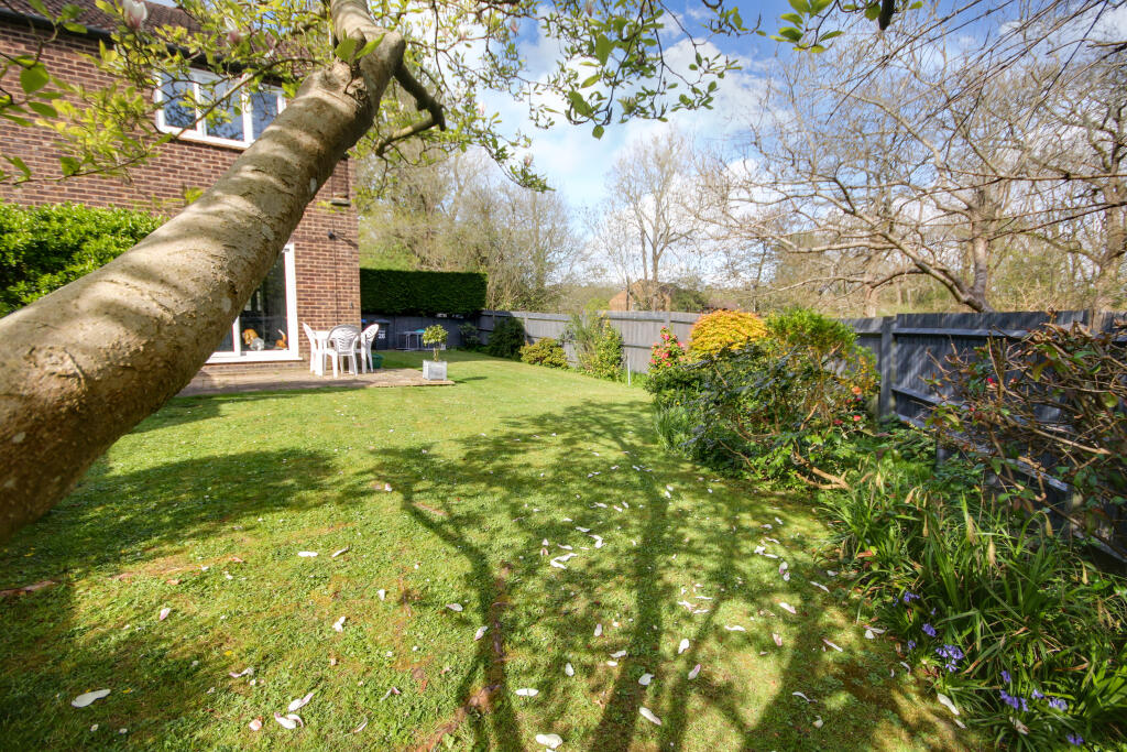 Sycamore Drive, East Grinstead, West Sussex - Image 16