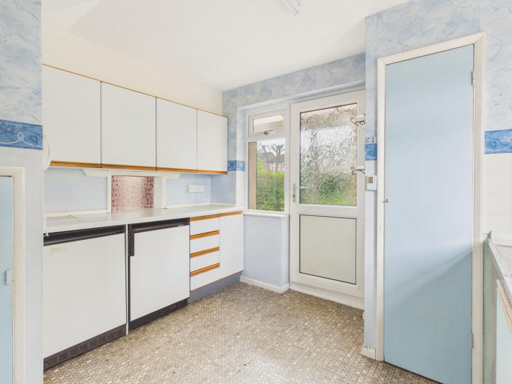 Longfield Road, Horsham, West Sussex. - Image 7