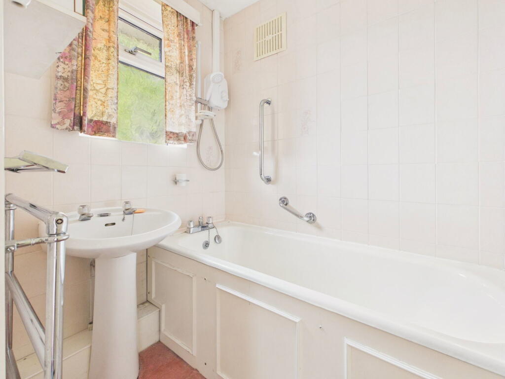 Longfield Road, Horsham, West Sussex. - Image 8