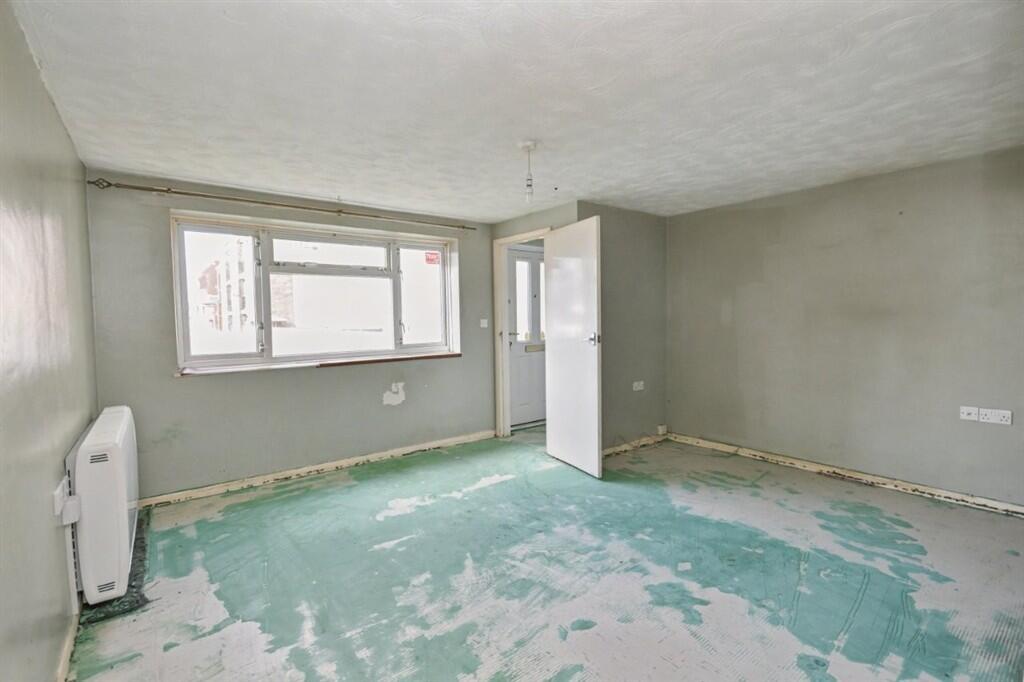 Dwelly Close, CHARD - Image 3