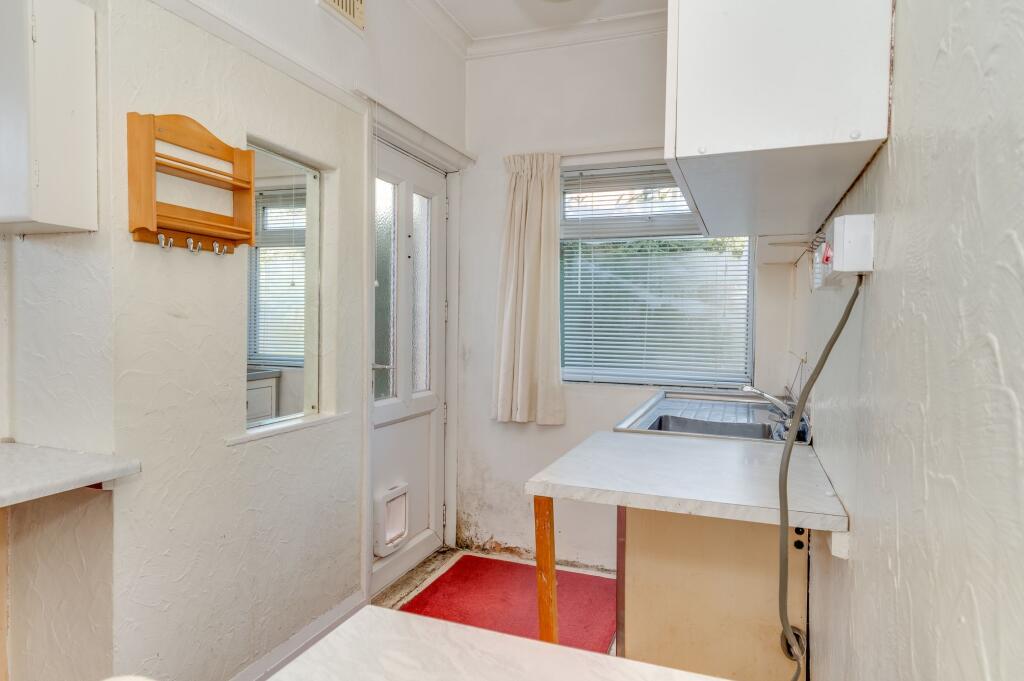 Hutcliffe Wood Road, Sheffield, S8 - Image 2