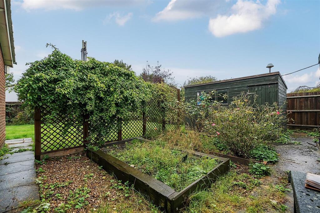 View property at Orchard Glade, Headcorn - Image 13