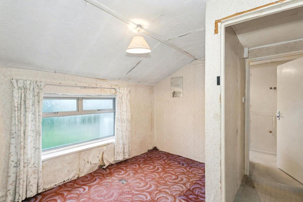 23 Corby Road, Weldon, Corby, NN17 3HS - Image 12