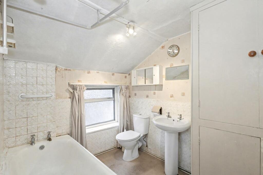 23 Corby Road, Weldon, Corby, NN17 3HS - Image 14