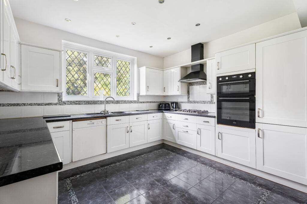 Dorset Drive, Edgware, HA8 - Image 3