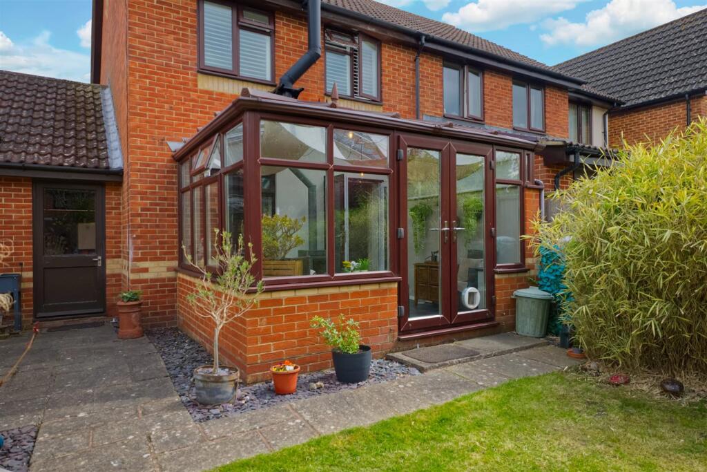 Oak Tree Way, Horsham - Image 17