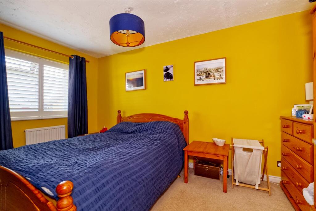 Oak Tree Way, Horsham - Image 25