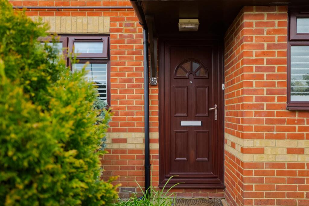 Oak Tree Way, Horsham - Image 3