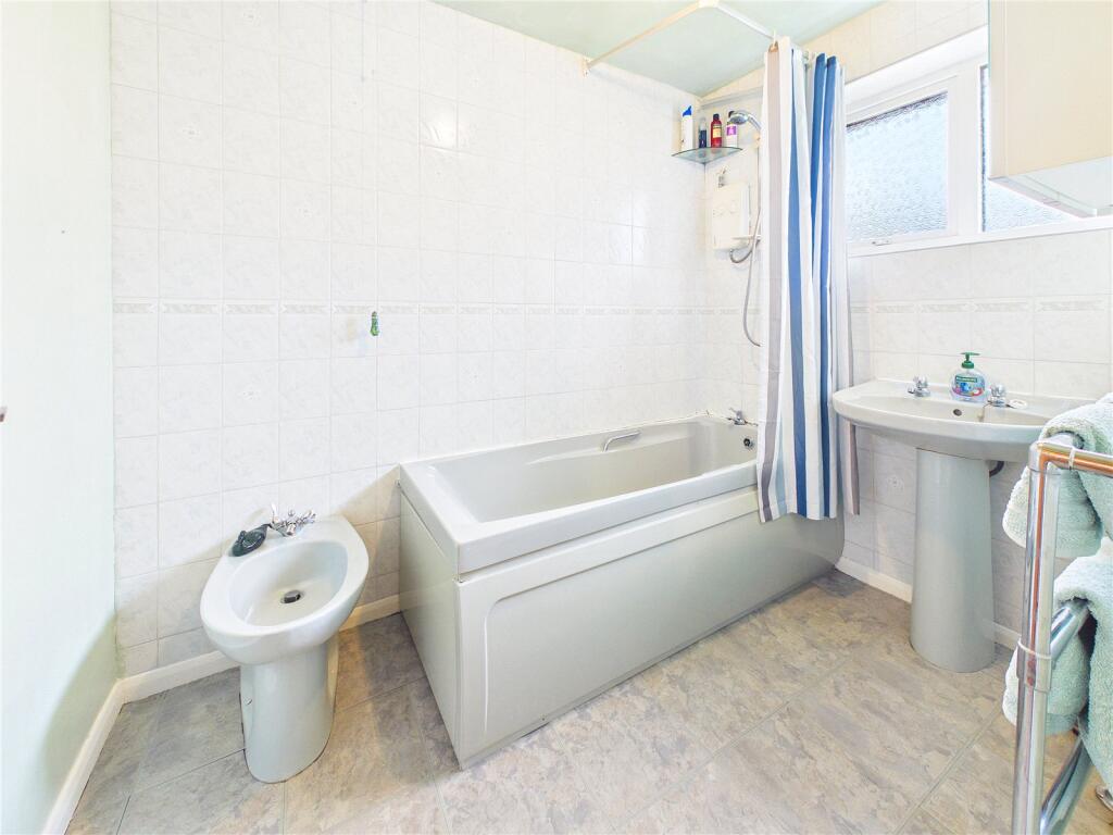 Ascot Close, Fernhill Heath, Worcester, WR3 - Image 10