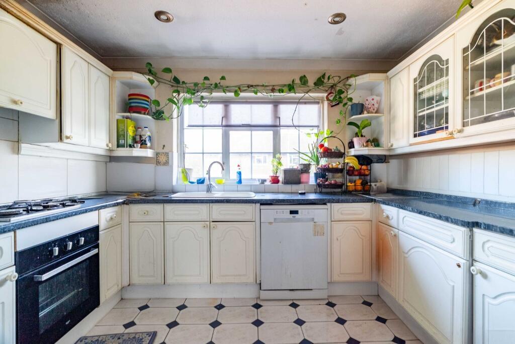 Wallingford Walk, St Albans, AL1 - Image 2