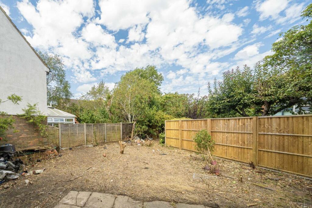 Gladioli Close, Hampton - Image 2
