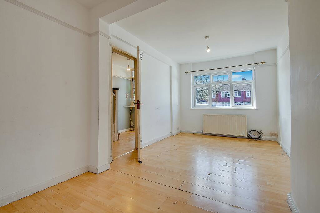 Hazelbank, Surbiton, KT5 - Image 11