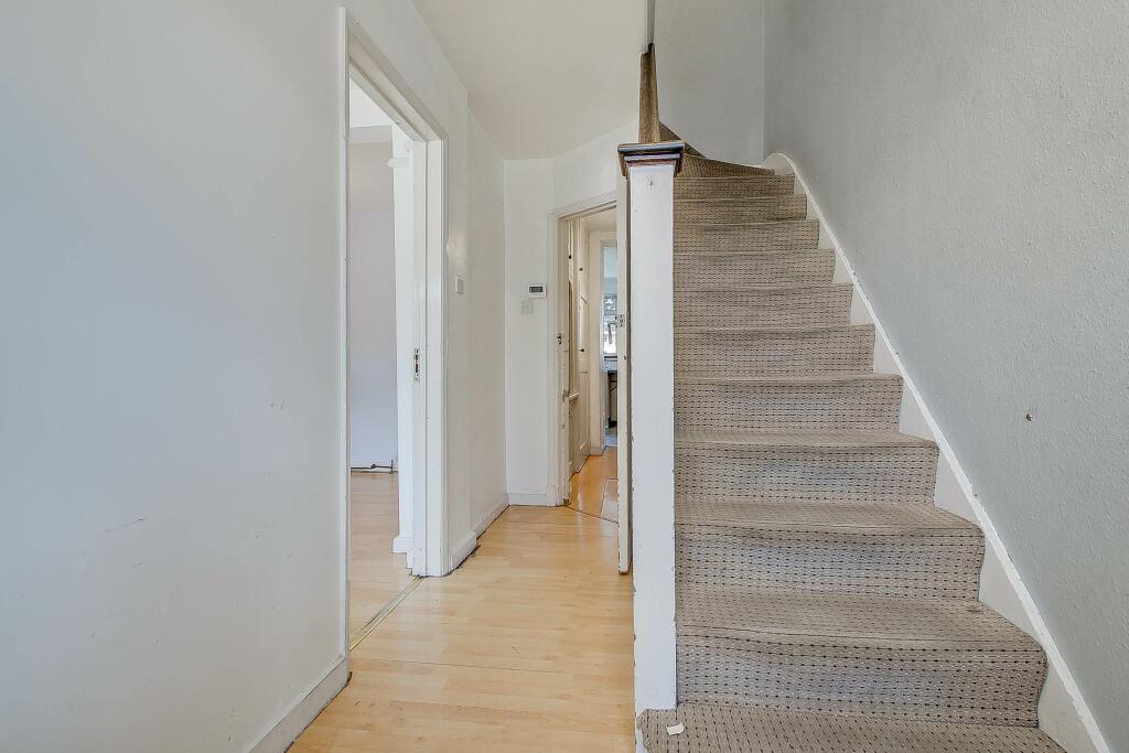 Hazelbank, Surbiton, KT5 - Image 12