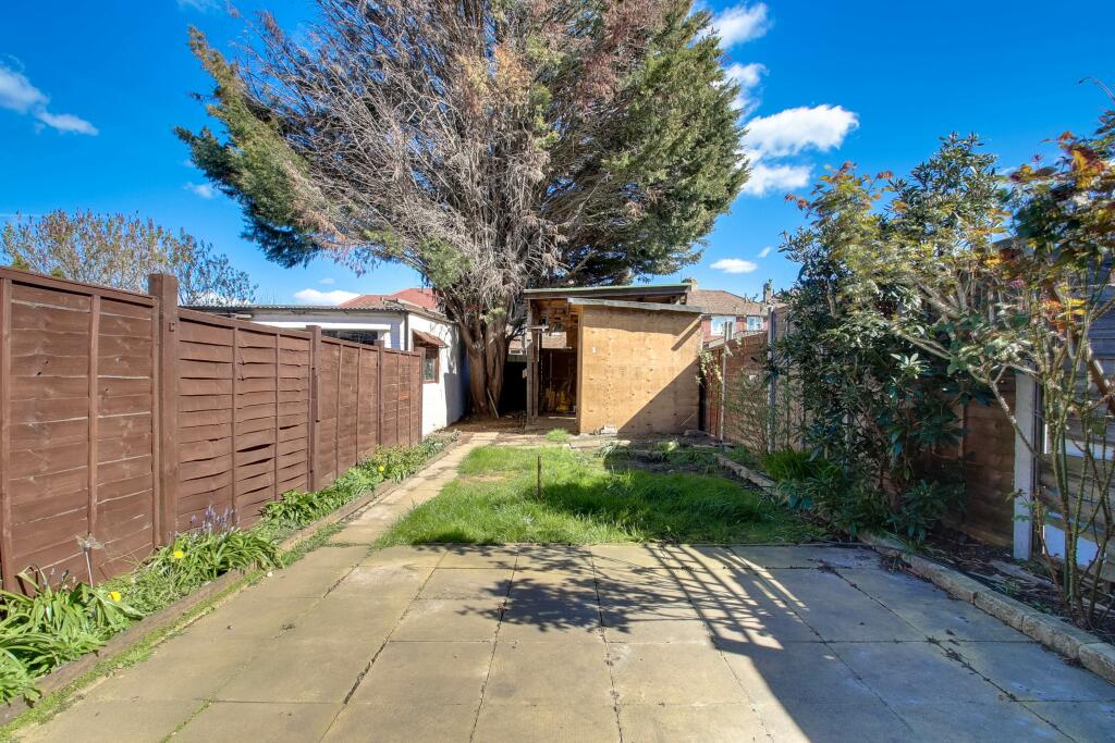 Hazelbank, Surbiton, KT5 - Image 17