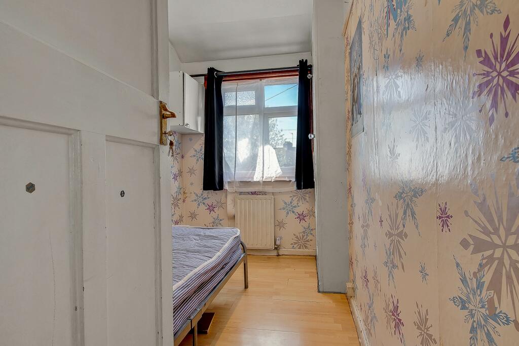 Hazelbank, Surbiton, KT5 - Image 6