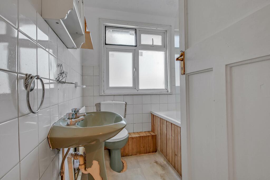 Hazelbank, Surbiton, KT5 - Image 7