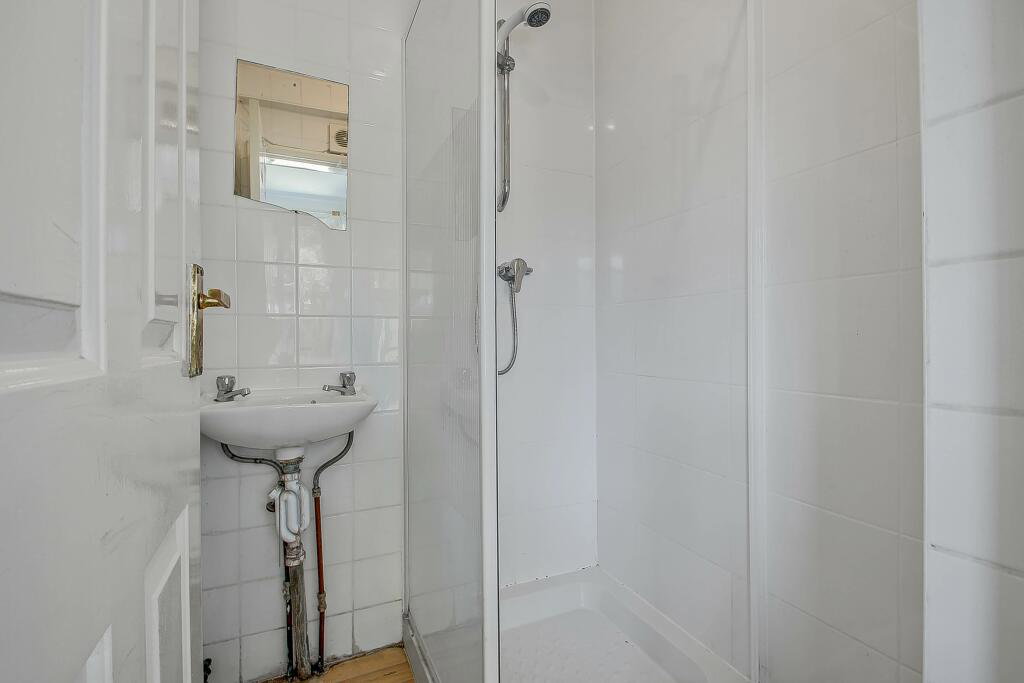 Hazelbank, Surbiton, KT5 - Image 8