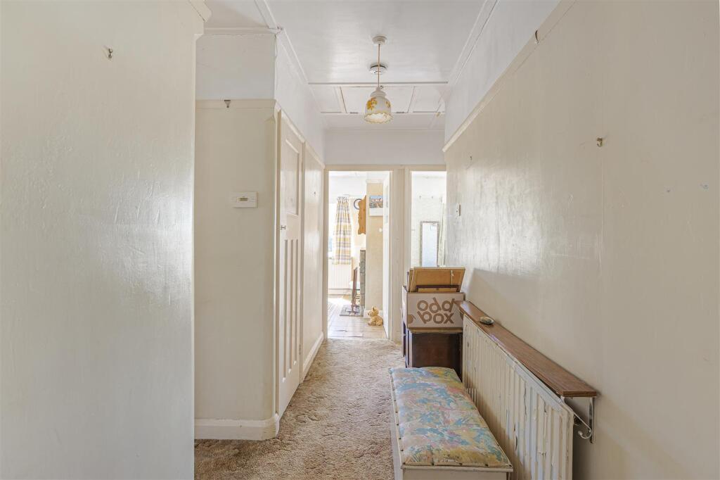 York Road, Peacehaven - Image 12