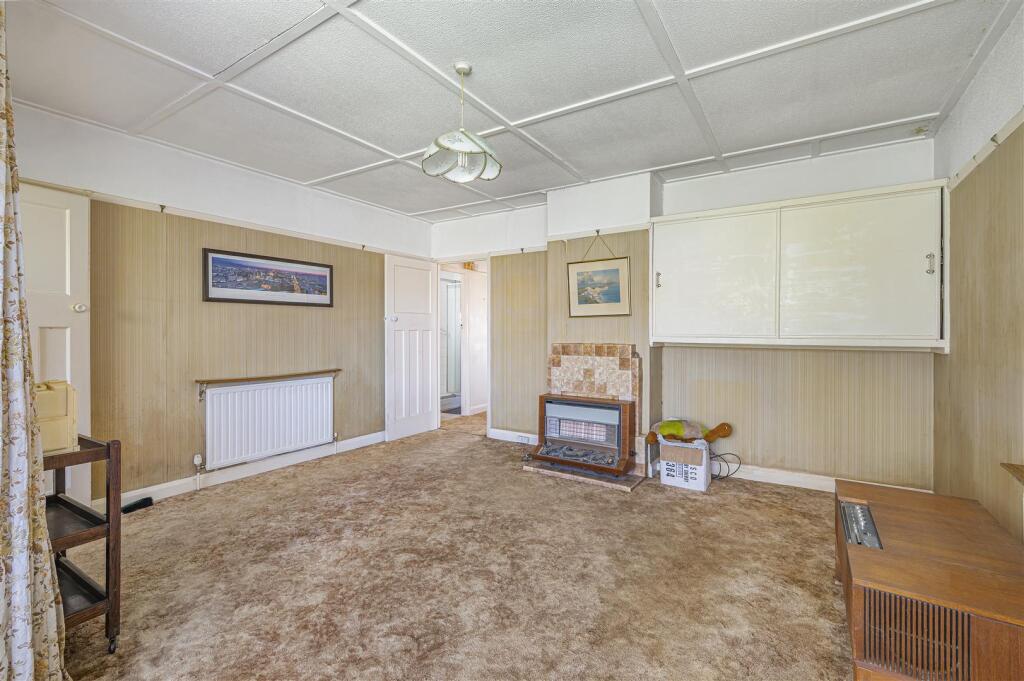 York Road, Peacehaven - Image 15