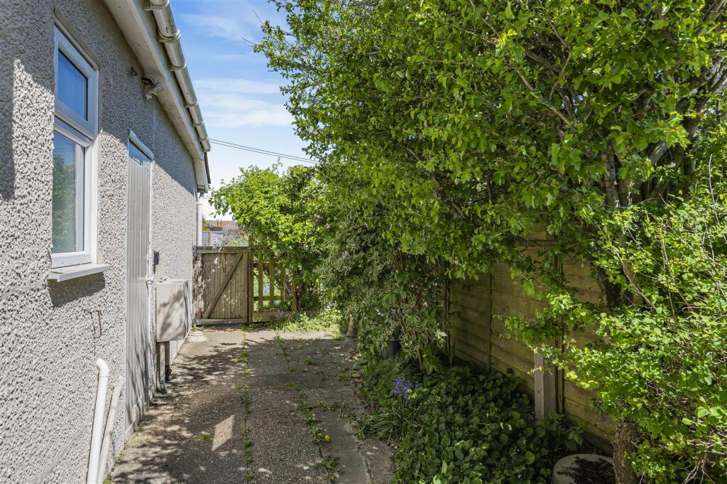 York Road, Peacehaven - Image 19