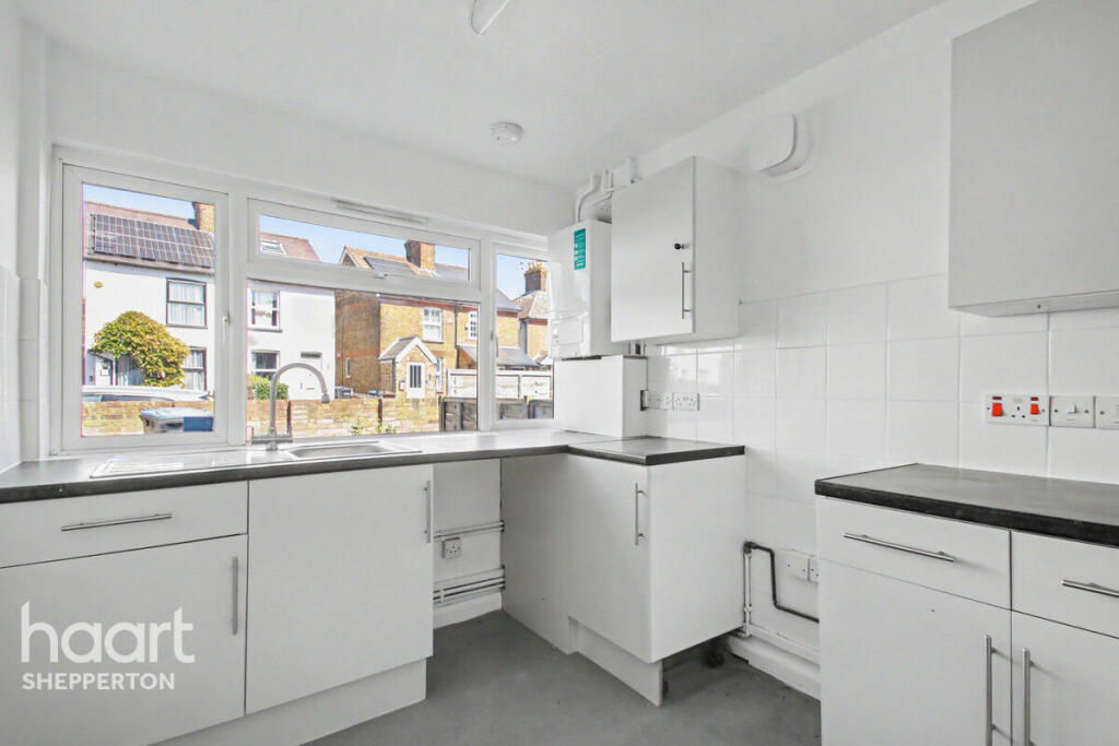 Prairie Road, ADDLESTONE - Image 2
