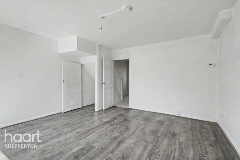 Prairie Road, ADDLESTONE - Image 3