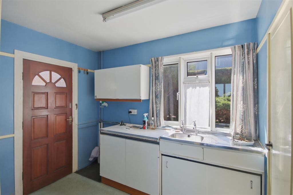 Heather Way, Holymoorside, Chesterfield - Image 6