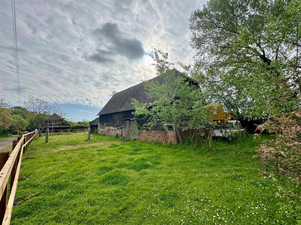 Barn, Bacons Chase, Bradwell-On-Sea - Image 10