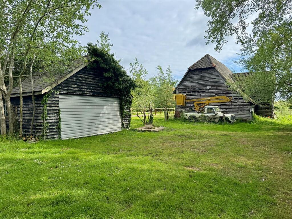 Barn, Bacons Chase, Bradwell-On-Sea - Image 12