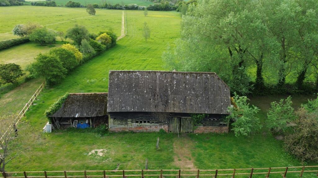 Barn, Bacons Chase, Bradwell-On-Sea - Image 2