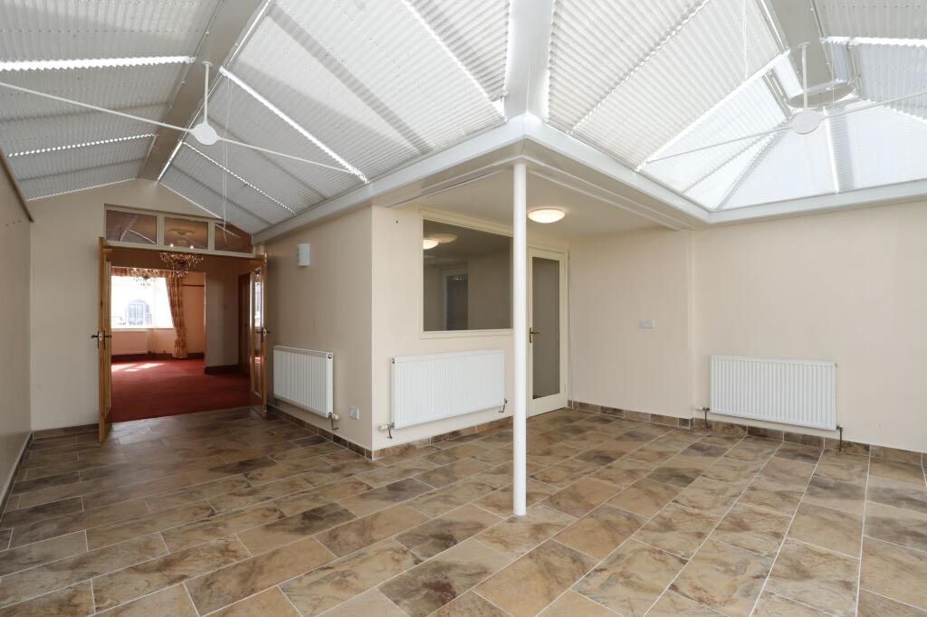 Vernon Road, Porthcawl, CF36 - Image 11