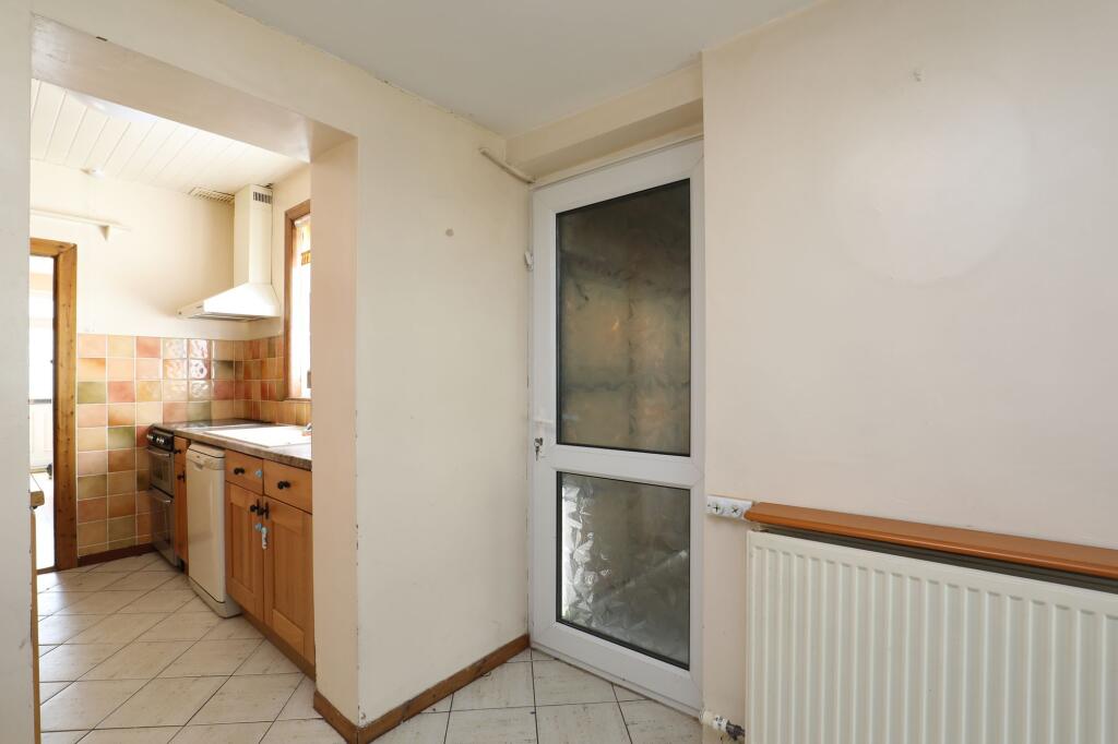 Vernon Road, Porthcawl, CF36 - Image 16